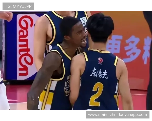 CBA上海连续突破对手防线完成漂亮逆转 CBA上海连续突破对手防线完成漂亮逆转